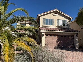 Building Photo - Beautiful Royal Highlands Home with stylish upgrades thoughhout!