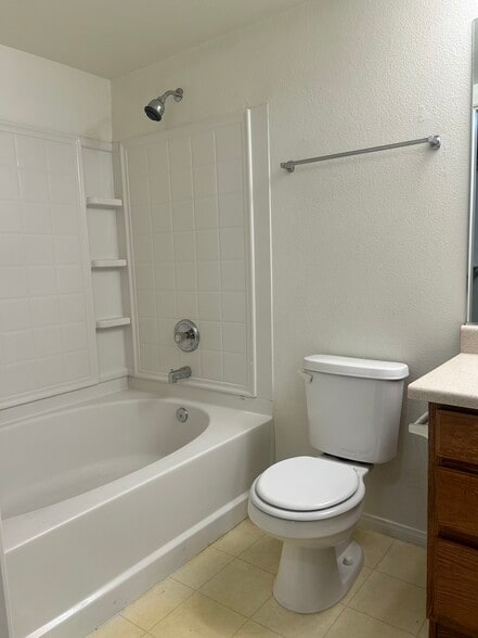 Building Photo - 85 Falcon Feather Way