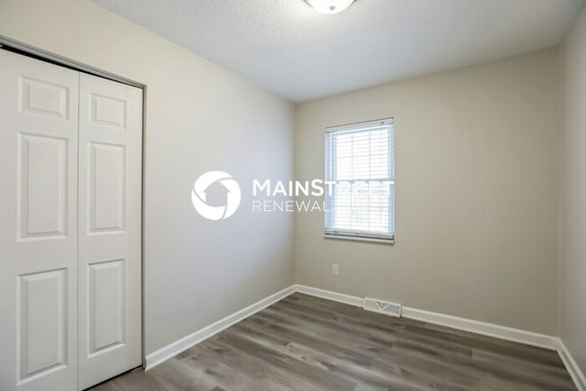 Building Photo - 3 Bedroom Pet-Friendly Home in Blue Springs, MO with Main Street Renewal