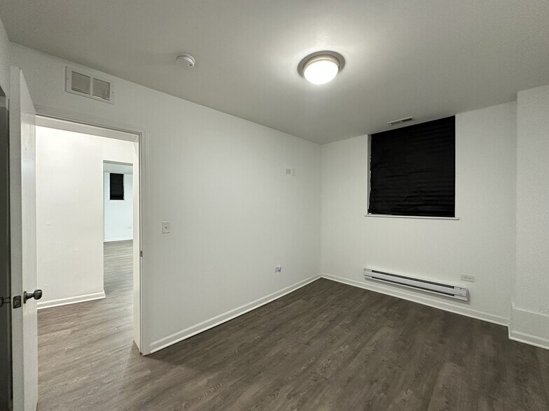 Building Photo - 940 W Winona St