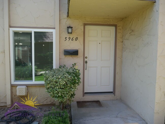 Building Photo - 3 Bed 2.5 Bath 1,380 sqft Townhome in Carm...