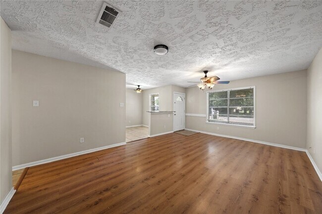 Building Photo - 1417 Hillside Dr