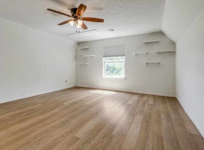 Building Photo - Beautiful 4 bedroom home. Country space, modern updates.