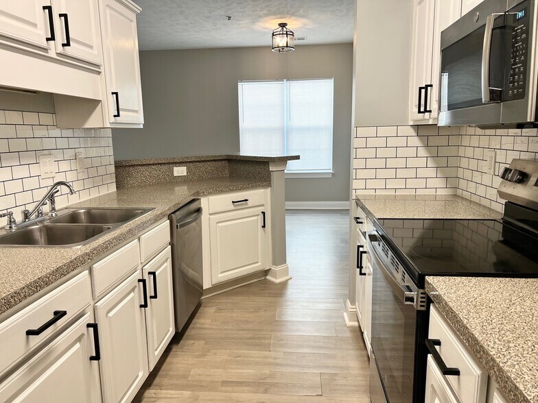 Building Photo - 110 Fountain Pointe Ln