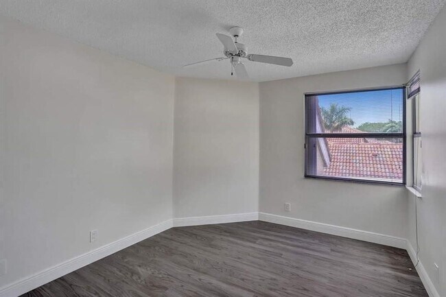 Building Photo - 11032 Boston Dr