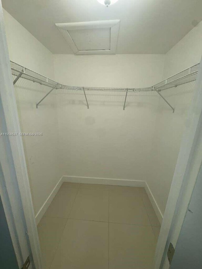 Building Photo - 5114 SW 133rd Ct Dr