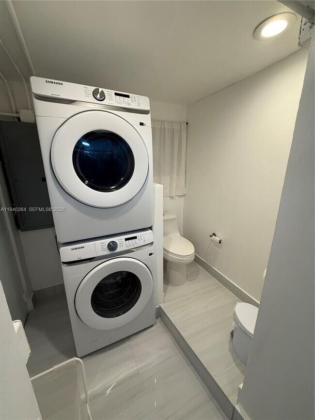 Building Photo - 2036 NE 21st Ave