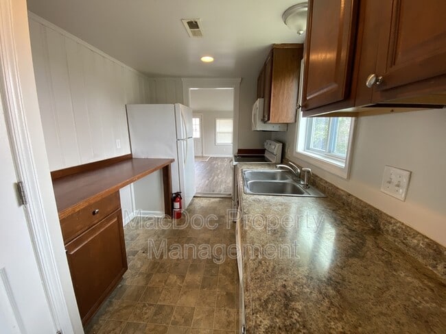 Building Photo - 5472 Riverview Dr