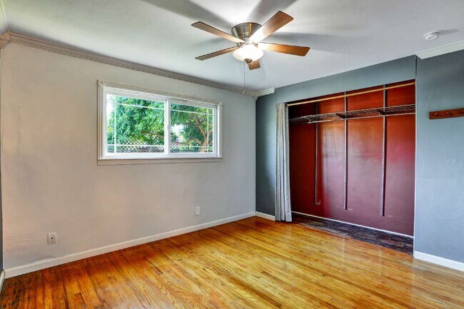 Building Photo - 229 Seabiscuit Dr