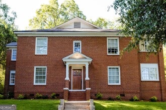 Building Photo - 111 E Screven St