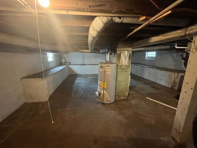 Building Photo - Three Bedroom house in Roxana