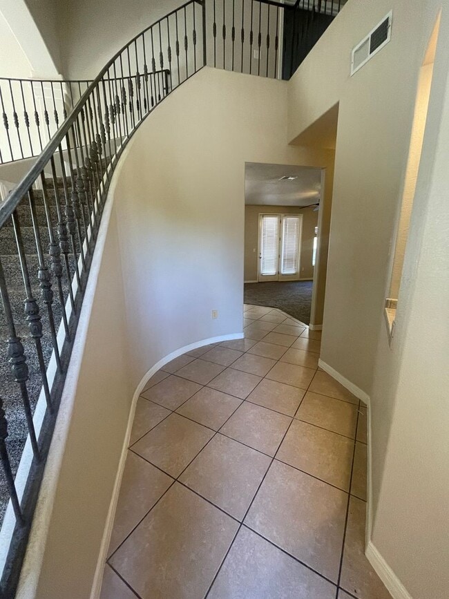 Building Photo - Lovely Spacious 4 Bedroom Home w/office space in Rinconada Area