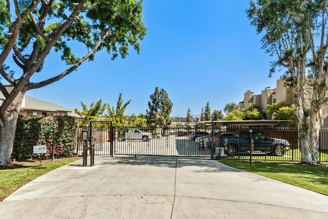 Building Photo - "Coming Soon" Awesome corner 2 Bedroom 2 Bath Townhome with large private patio (AC/Pool/Gated Pa...
