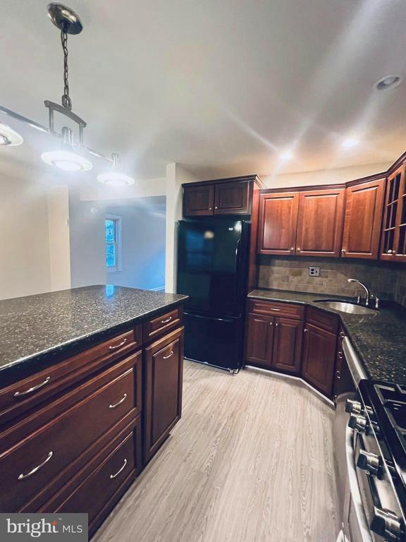 Building Photo - 747 Seawall Rd