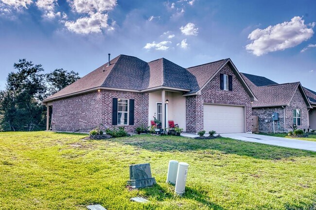 Building Photo - 211 Zachary Ln