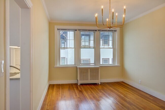 Building Photo - 321 Tappan St