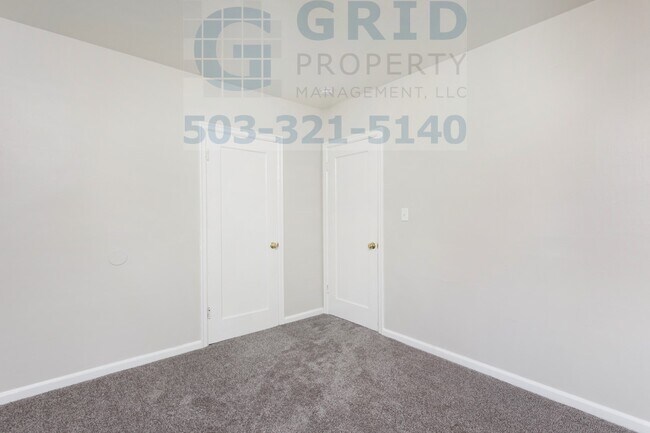 Building Photo - Spacious 3 Bedroom Home Available on Fores...