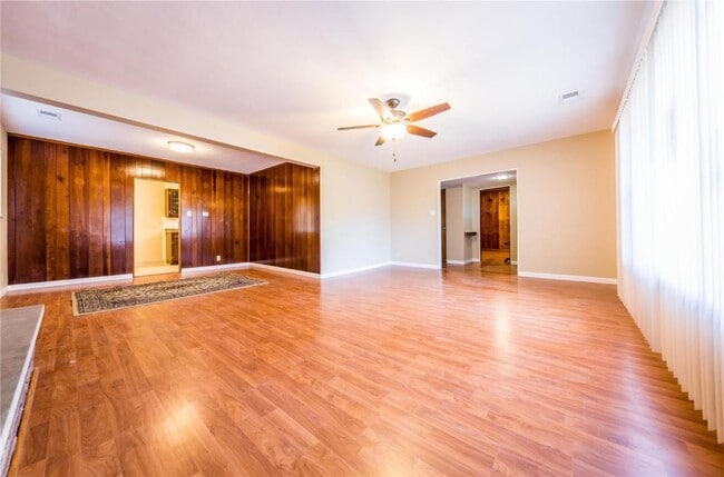 Building Photo - 18 Forsythia Ln