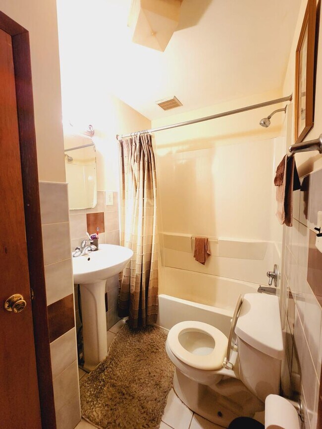 Building Photo - 2313 Brown St