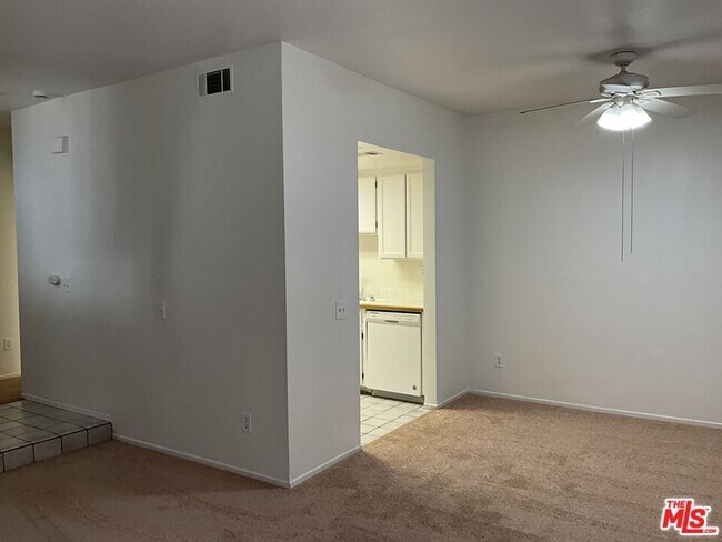 Building Photo - 544 N Orange Ave