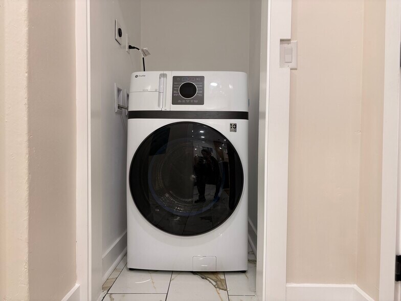 Building Photo - 7128 Card Ln