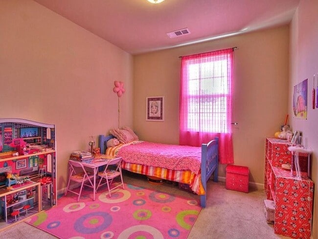 Building Photo - Pleasanton  Vineyard Downtown 3+office/2.5ba w/2 car garage!