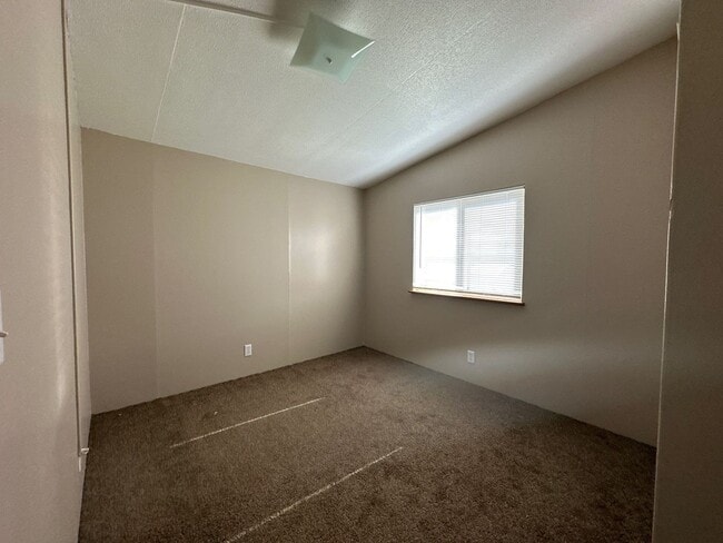 Building Photo - 15517 Riveredge Rd