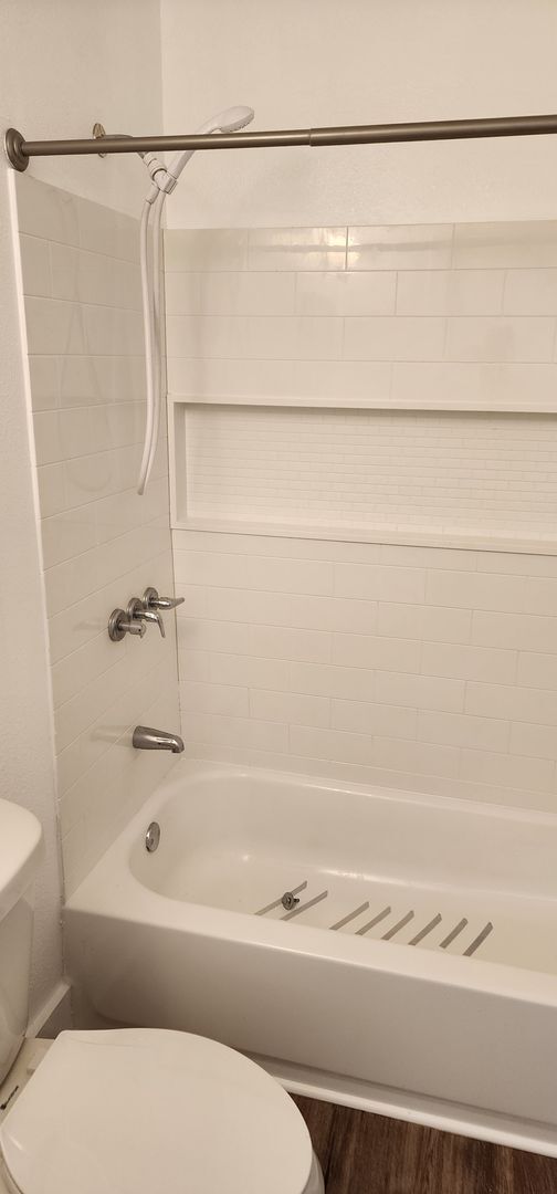 Building Photo - 4 Bedroom; 2 Bath home with Central Heatin...