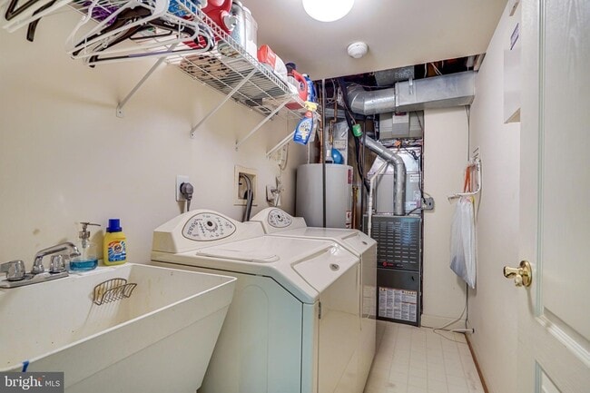 Building Photo - 150 Rees Pl