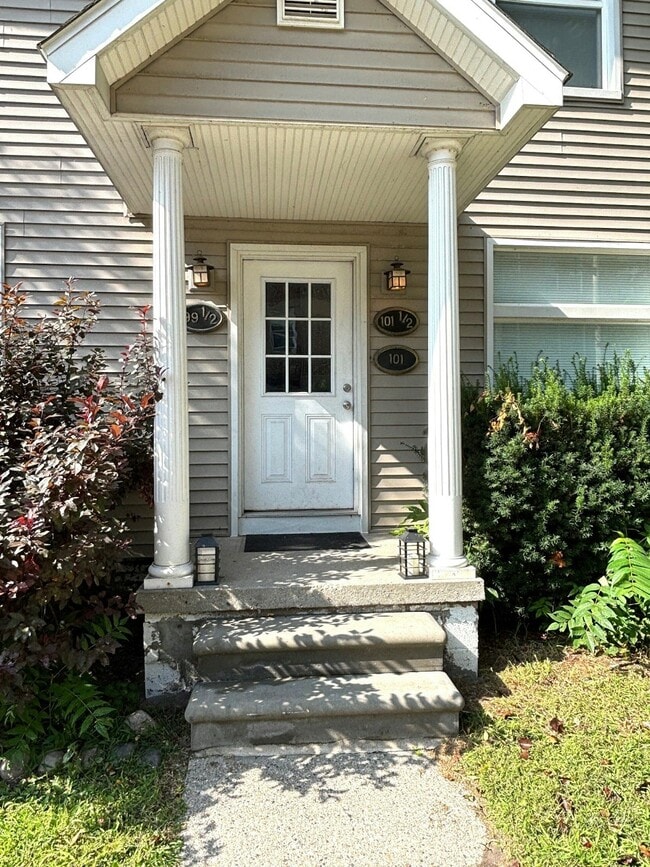 Building Photo - 99 Clinton St