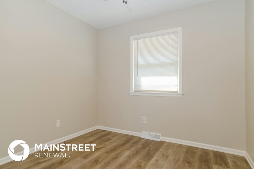 Building Photo - 4701 NE 48th St