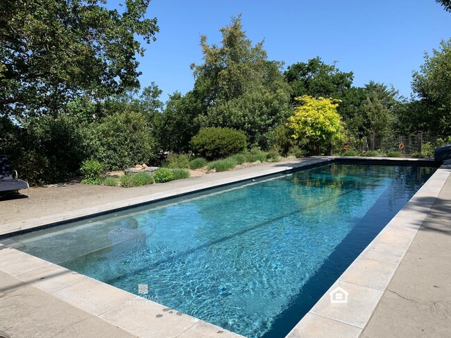 Building Photo - Stunning 3BD/2.5BA Home with Breathtaking ...