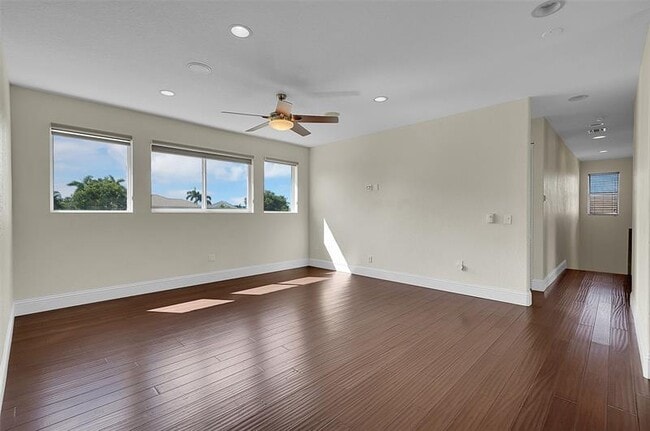 Building Photo - 11012 NW 70th Ct