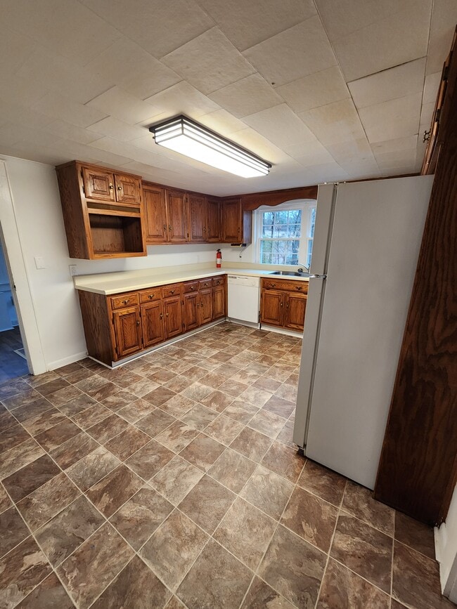 Building Photo - 2000 Oxnard Rd