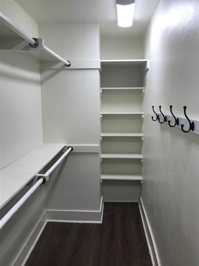 Building Photo - Breckenridge House