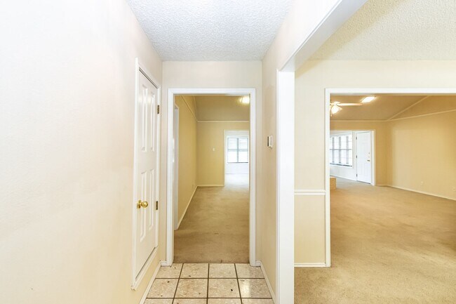 Building Photo - 2 Large Living areas! Approximately 2100 S...