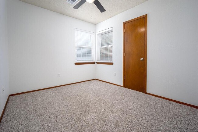 Building Photo - 2605 Pennington Ave