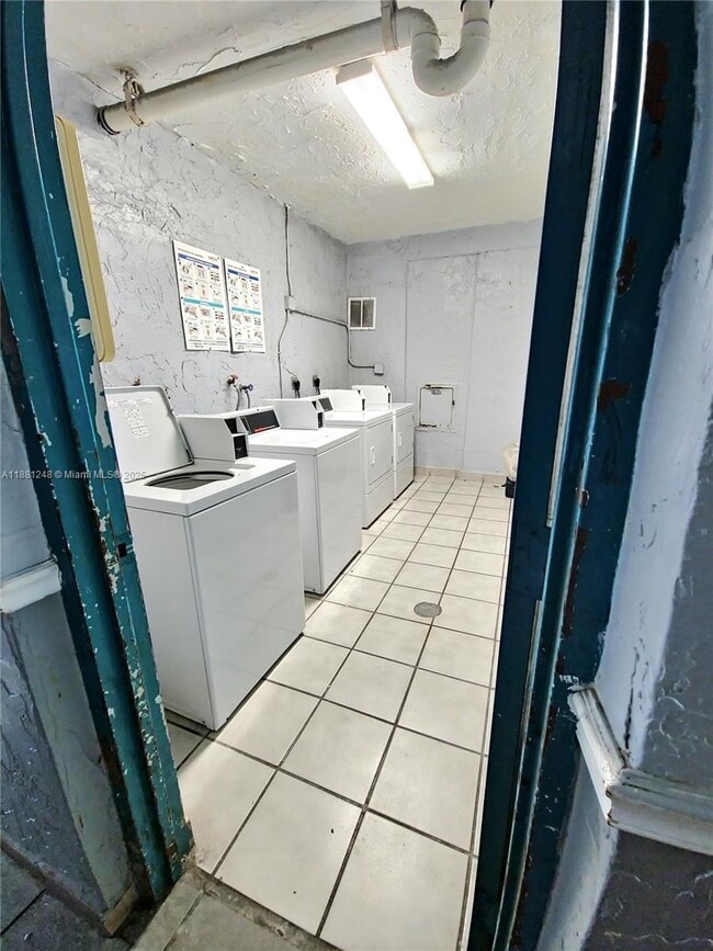 Building Photo - 5705 W 20th Ave