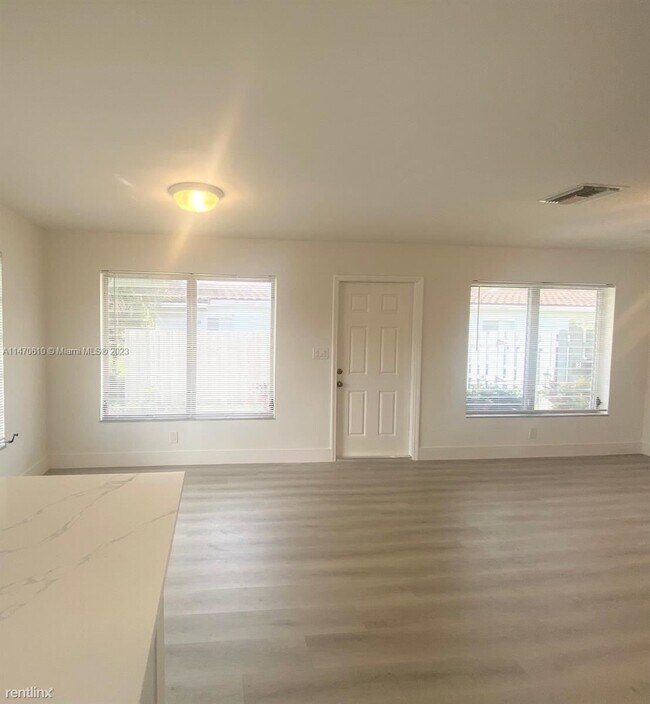 Building Photo - 2 br, 2 bath House - 1005 NE 2nd St # 1