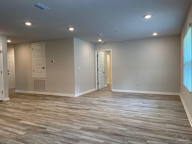 Building Photo - 8665 Pathstone Blvd