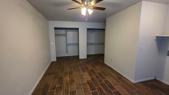 Building Photo - Housing Vouchers Accepted