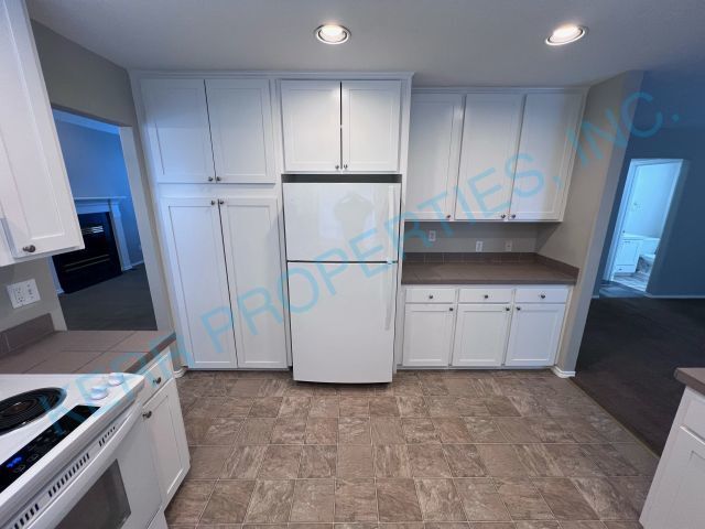 Building Photo - Charming 3 Bed/2.5 Bath Clackamas Home with 1846 sq ft - A Must-See Rental Property!