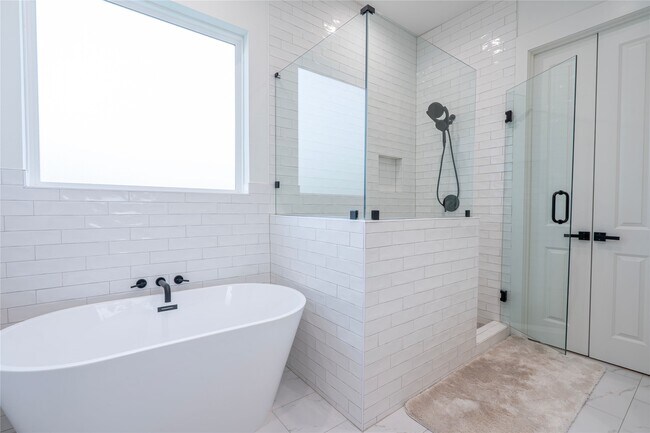 Building Photo - 1307 E 27th St