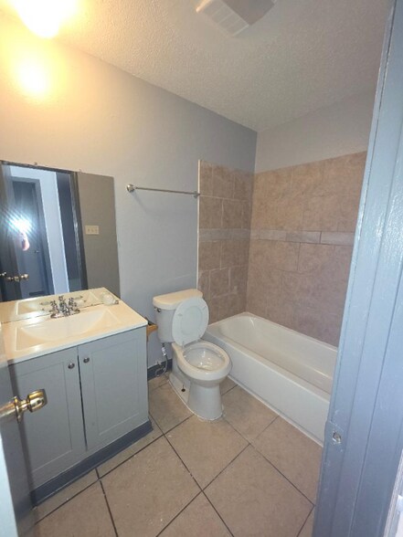 Building Photo - 7843 Sail St