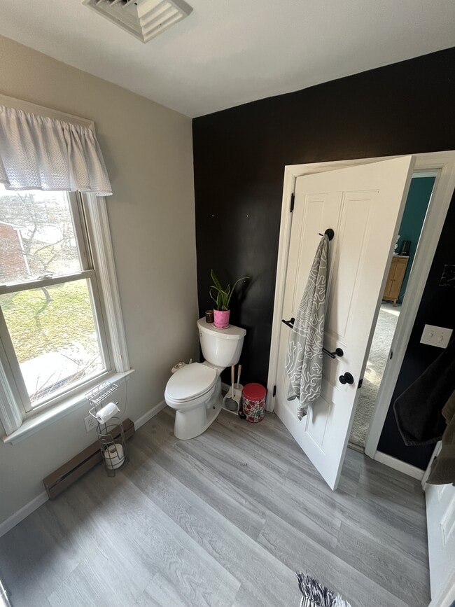 Building Photo - 4276 Division Hwy