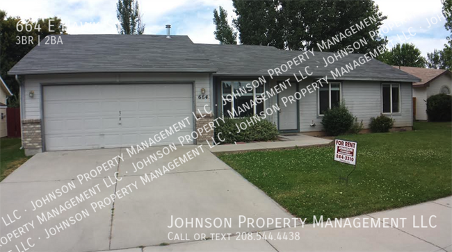 Primary Photo - 664 E Hawk St