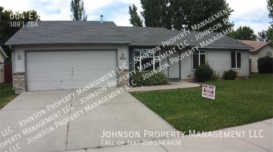 Building Photo - 664 E Hawk St