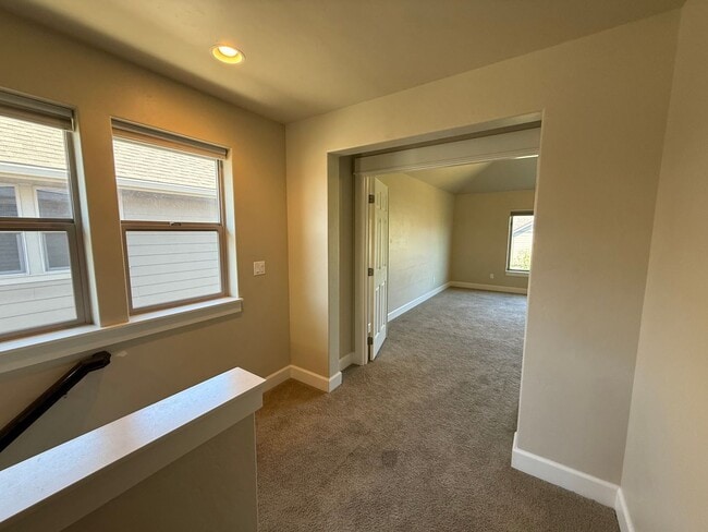 Building Photo - 3120 NE Marea Dr