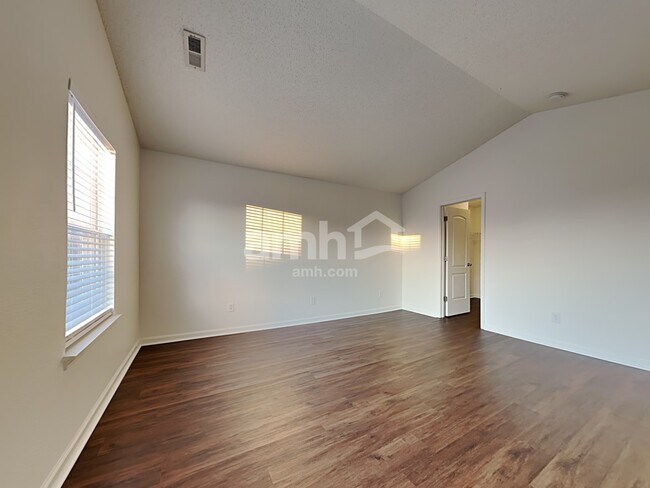 Building Photo - 19344 Fox Chase Dr