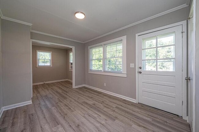 Building Photo - 184 Mill St